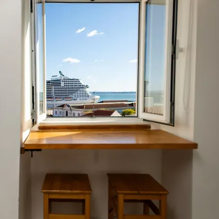 Stunning River View In Historic Alfama * Lisboa