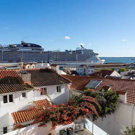 Stunning River View In Historic Alfama * Lissabon