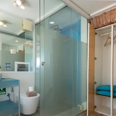 Stunning River View In Historic Alfama Apartment Lissabon