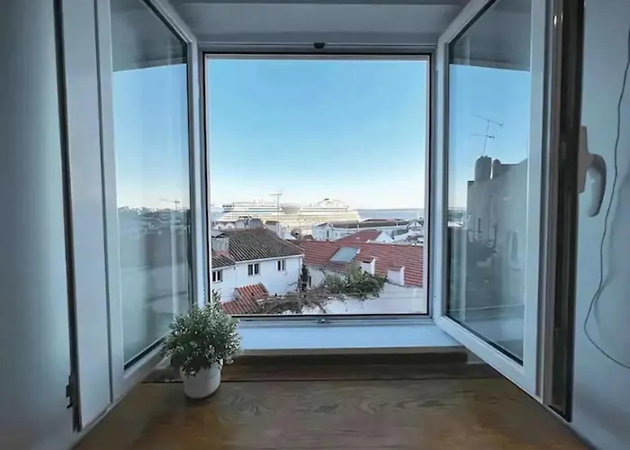 Stunning River View In Historic Alfama Apartment *