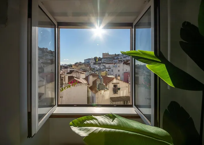 Apartment Stunning River View In Historic Alfama *