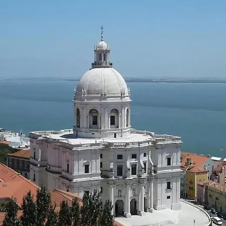 Stunning River View In Historic Alfama Lägenhet *